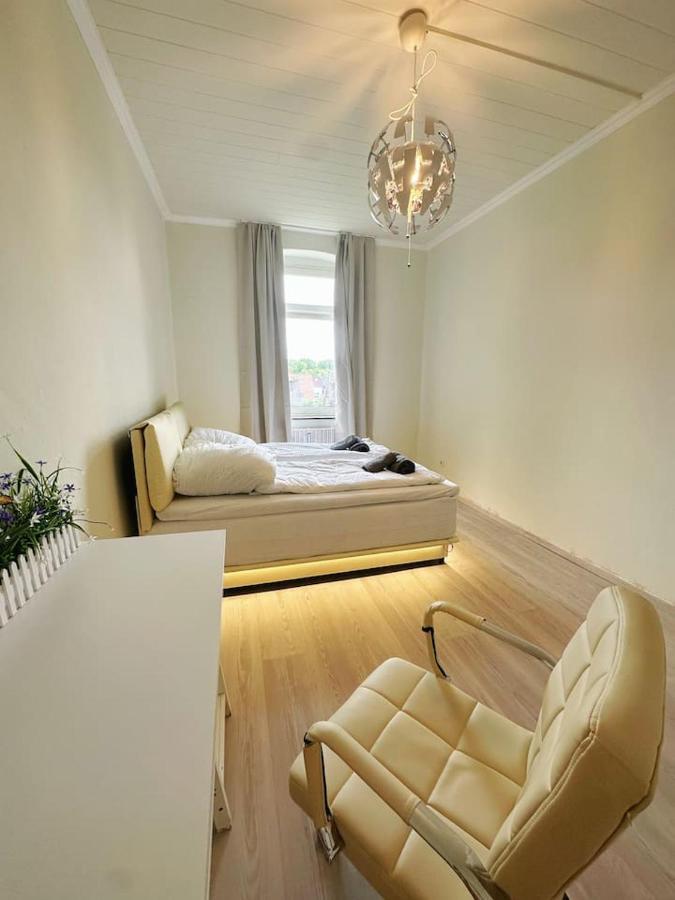 2 Schlafzimmer Waschenspuelmaschine Duisburg Eksteriør billede